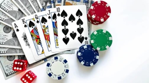 Antarmuka aplikasi master 333 menampilkan halaman utama dengan berbagai kategori permainan dan opsi sportsbook